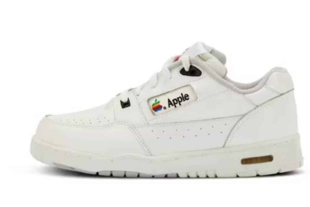paire chaussures apple